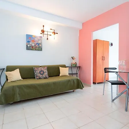 Deluca Kiotari Apartment